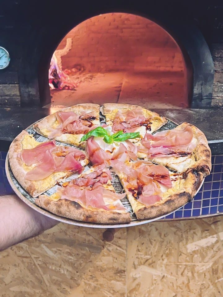Pizzeria